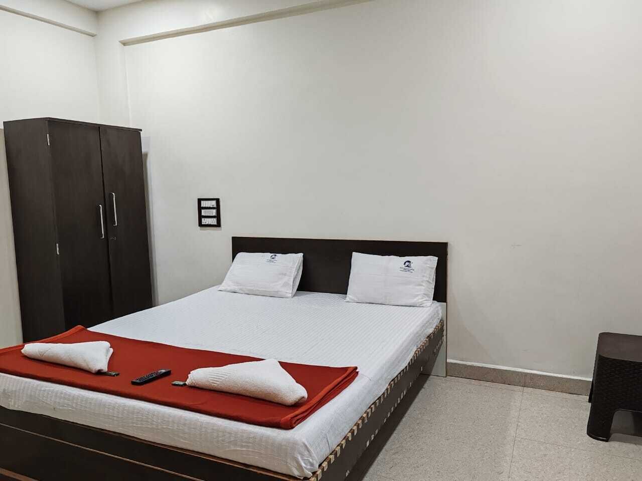 经典双人房或双床房 | 办公桌、免费 WiFi