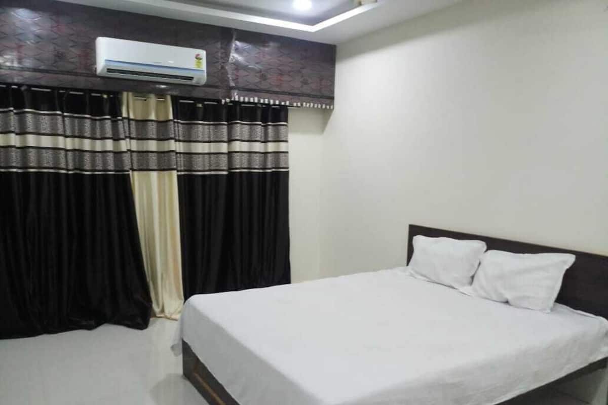 Habitación clásica con 1 cama matrimonial o 2 individuales | Escritorio y wifi gratis