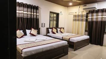 Classic Double or Twin Room | Desk, free WiFi