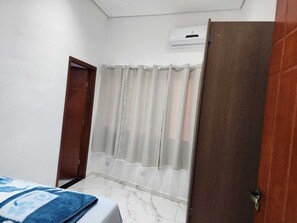 2 makuuhuonetta, silitysrauta/-lauta, ilmainen Wi-Fi, vuodevaatteet