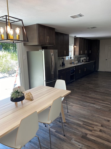 Charming 3 bedroom house with WiFi and AC in San Antonio