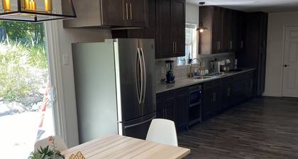 Charming 3 bedroom house with WiFi and AC in San Antonio