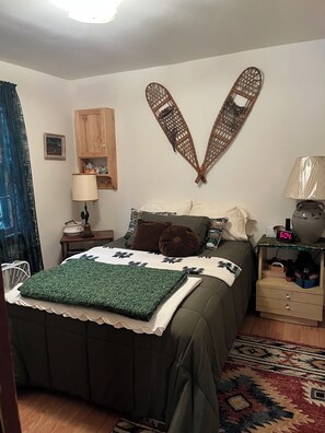 2 bedrooms, bed sheets