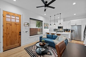 Smart TV, computer monitors