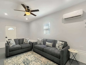 TV - Charming Southern Retreat in Rincon – Near Savannah (Rincon)