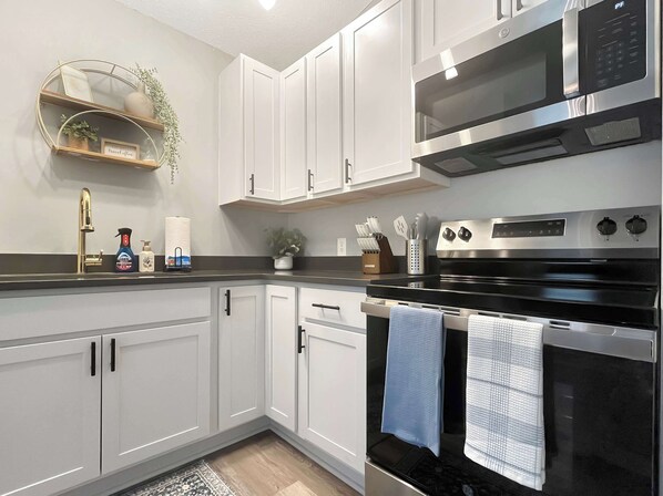Fridge, microwave