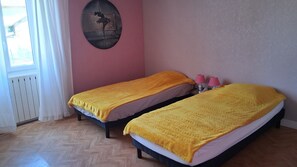 2 bedrooms, WiFi, bed sheets