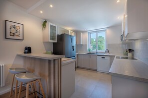 Micro-ondes, four, plaque de cuisson, lave-vaisselle