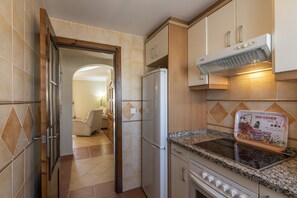 Apartment | Private kitchen - 3-bedroom Apartment With Pool (Ayamonte)