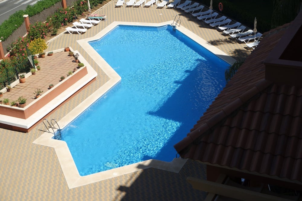 3-bedroom Apartment With Pool