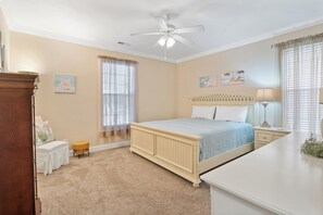 3 quartos, escrivaninha, ferros/tábuas de passar roupa