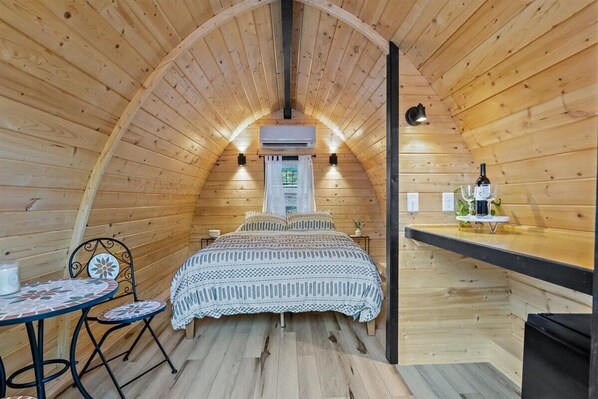 7 bedrooms, iron/ironing board, WiFi, bed sheets