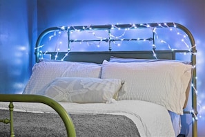 7 bedrooms, iron/ironing board, WiFi, bed sheets