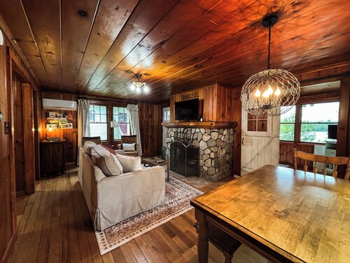 Wells On the Water -A Tiny but Mighty Cottage on Loon Lake