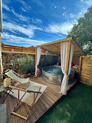 Bain à remous extérieur