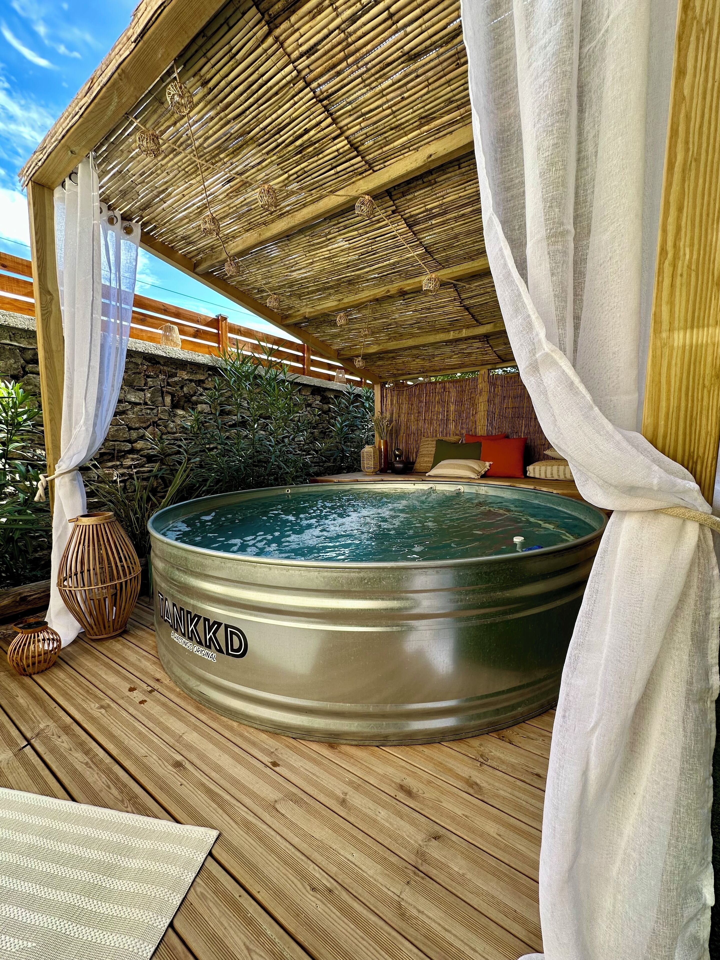 Bain à remous extérieur