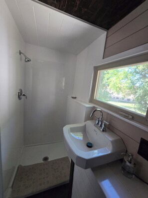 Bruser, håndklæder, Sæbe, Toiletpapir