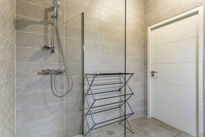Căn hộ | Phòng tắm | Máy sấy tóc, khăn tắm