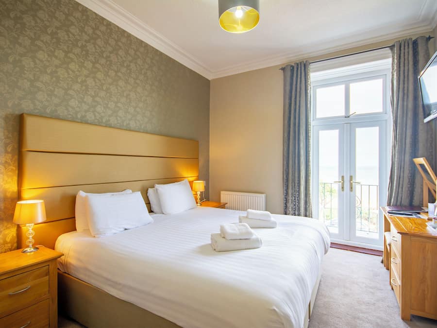 Premium double with balcony | Desk, iron/ironing board, free WiFi