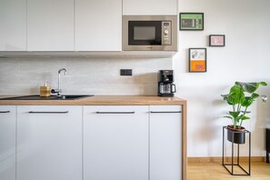 Fridge, microwave, oven, stovetop - Czech TESLA apartement (Prague)