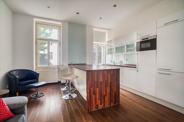 Fridge, microwave, oven, stovetop