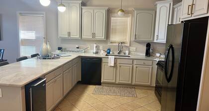 Homey lakefront condo on quiet cove in Hot Springs