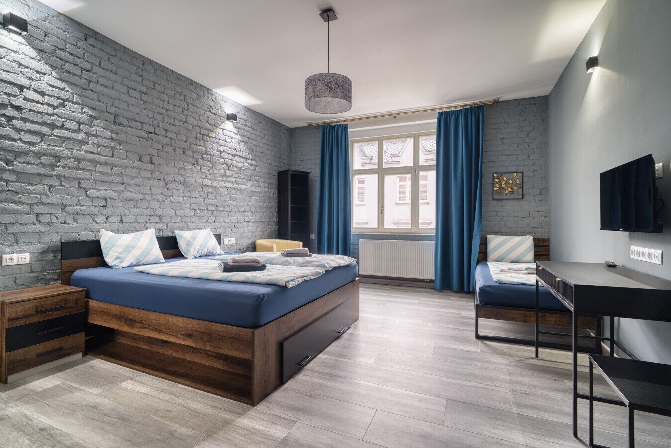 Desk, WiFi, bed sheets