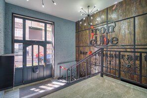 Interior - Karlovy Cute Inn: 1BR apartment w/ Elegant bath (Karlovy Vary)