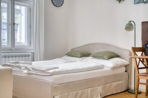 Desk, WiFi, bed sheets