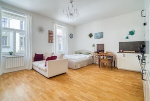 Desk, WiFi, bed sheets