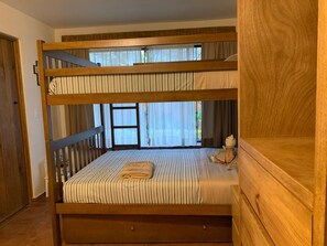 5 bedrooms, WiFi, bed sheets