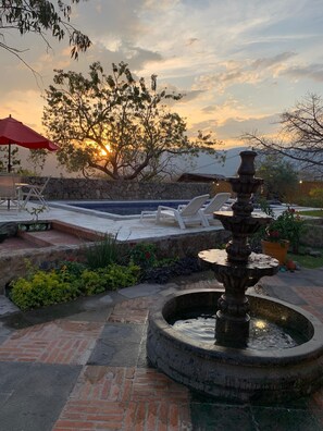 Terrace/patio - La Quinta Luna with heated pool - Malinalco, Mexico's magical town (Malinalco)