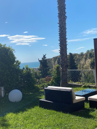 Semi-detached villa with pool, garden, games 5 minutes from the sea and center