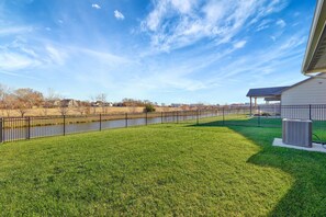 Property grounds - Tranquil Pondside Retreat (Goddard)