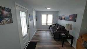 TV - Charming 2-bedroom house with WiFi, AC in wonderful Shady Valley (Shady Valley)