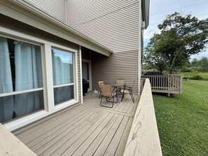 Outdoor dining - Charming 2BR condo at Greek Peak near Finger Lakes, Gutchess Sports complex (Cortland)