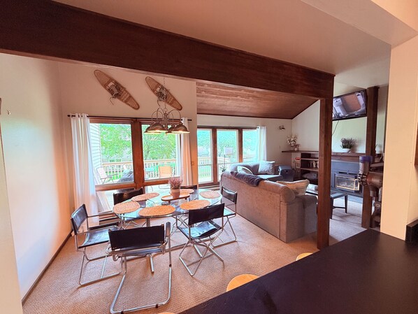 TV, fireplace
