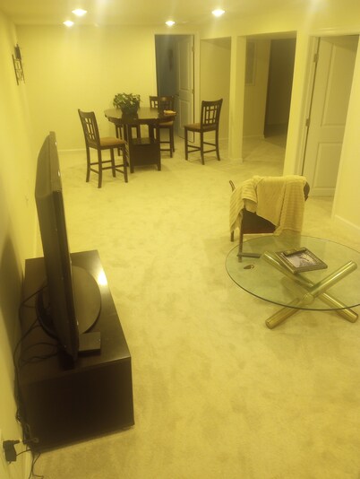 New 2 bedroom apartment. Quiet setting, Just bring your suitcase and enjoy.