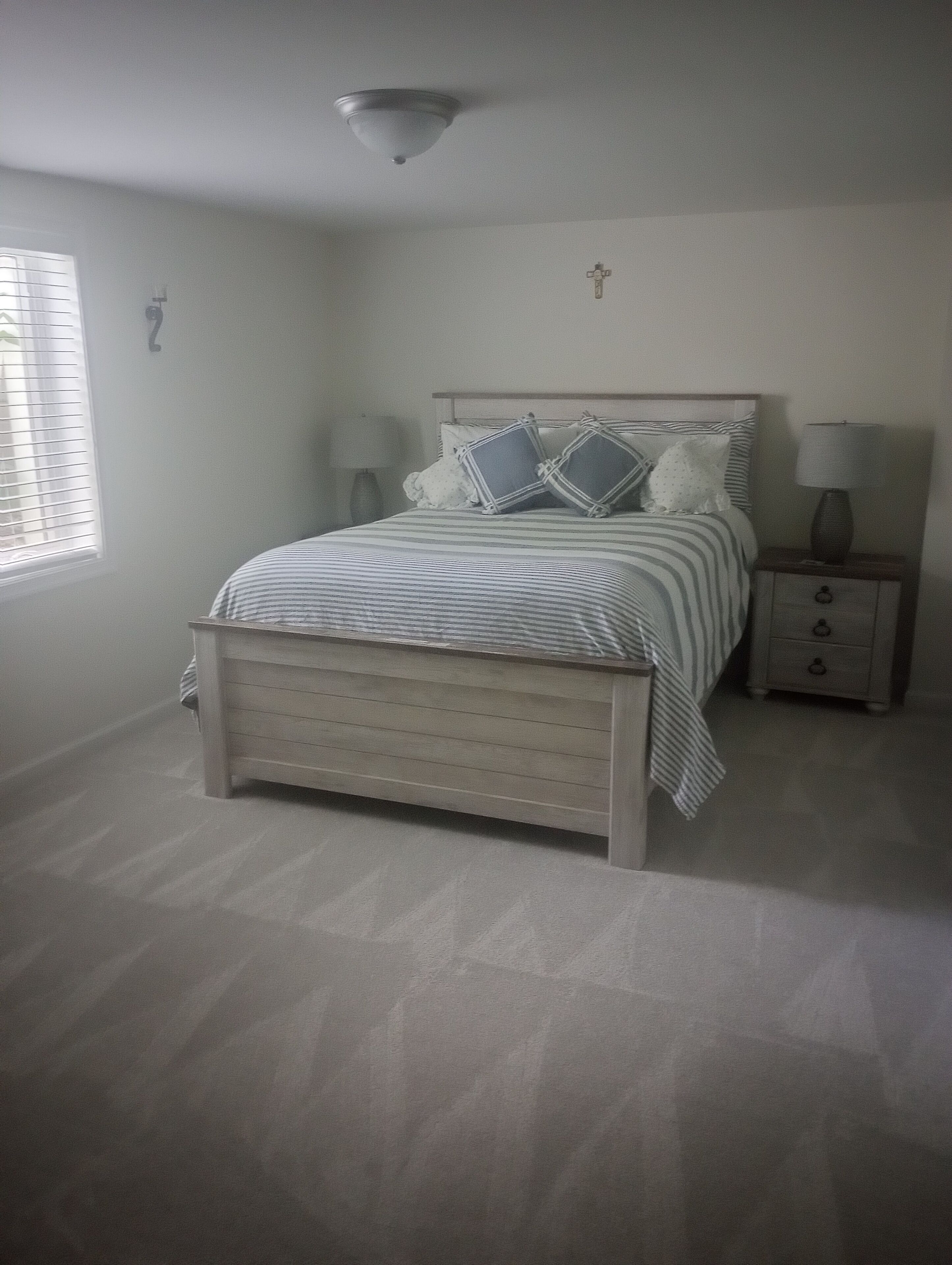 2 habitaciones, tabla de planchar con plancha, wifi y ropa de cama 