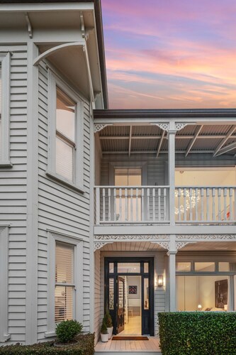 Ponsonby Oasis I 3BR, Carpark