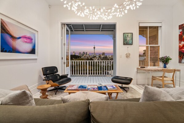 TV, fireplace, books, stereo