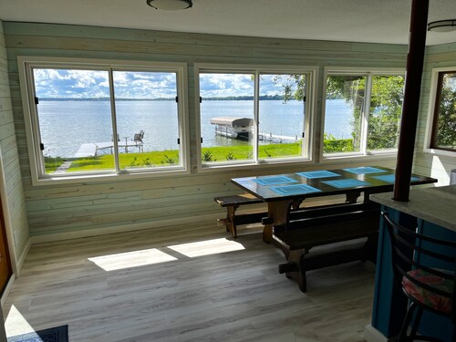 Charming 3-bedroom lake front house with WiFi, AC on marvelous West Battle Lake