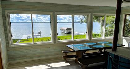 Charming 3-bedroom lake front house with WiFi, AC on marvelous West Battle Lake