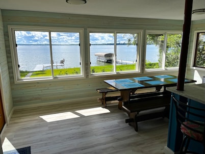 Charming 3-bedroom lake front house with WiFi, AC on marvelous West Battle Lake