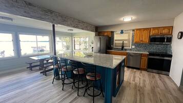 ميكروويف، فرن، موقد طهي مسطح، غسالة أطباق