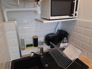Fridge, microwave, stovetop, coffee/tea maker