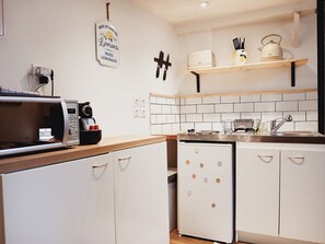 Fridge, microwave, stovetop, toaster