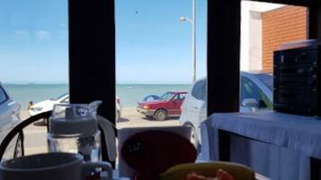 Di pantai