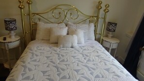 1 slaapkamer, een strijkplank/strijkijzer, wifi, beddengoed