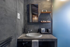 Hair dryer, towels - Shiki Homes | Bisho Misaki / Kyoto Kyōto (Kyoto)